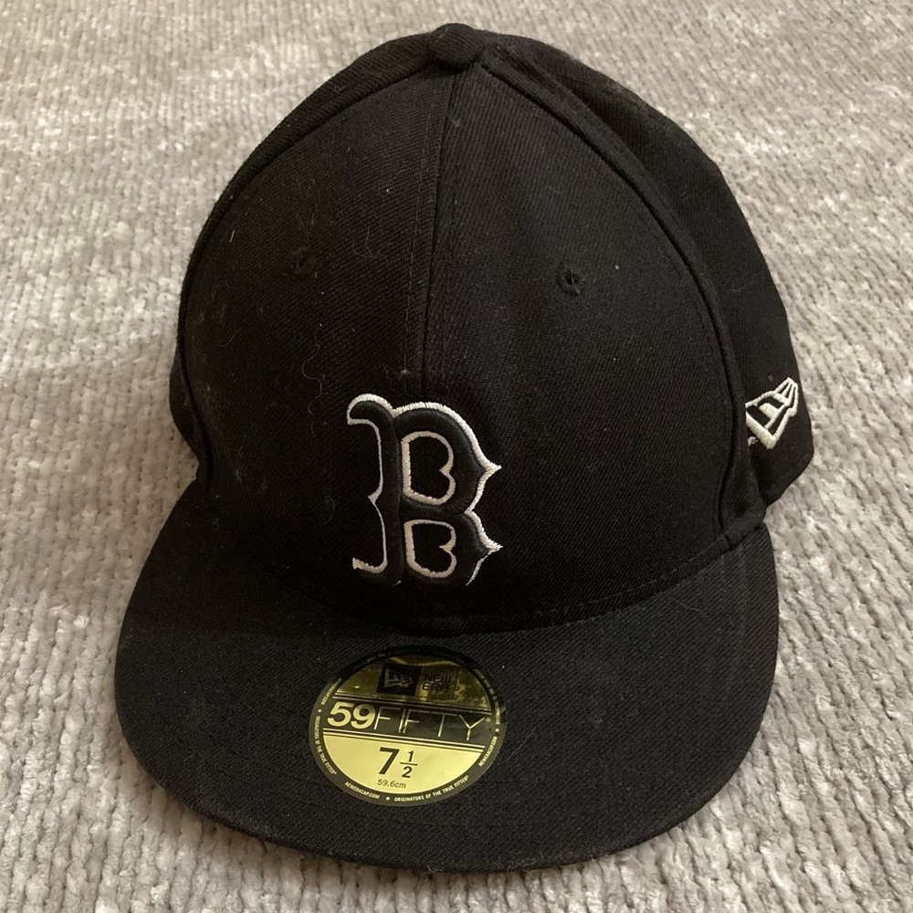 MLB Boston‎ Red Sox B 59FIFTY Men's Fitted New Era Hat Cap Black Outlined 7 1/2